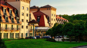 Mehr über den Artikel erfahren Promi-Boxen, Genuss & See-Auszeit: Zwei Tage im Precise Resort Bad Saarow